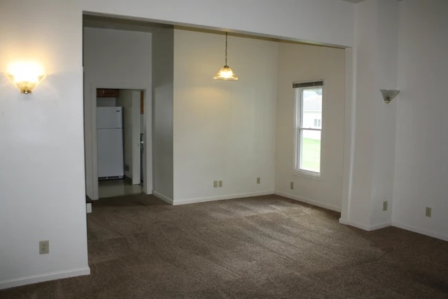 515 S Woodlawn Ave