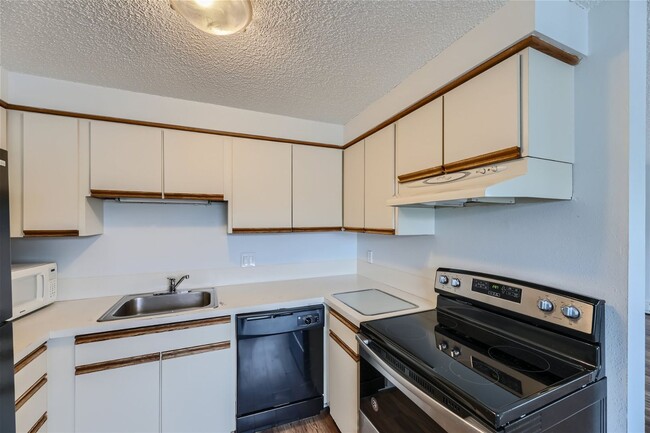 Photo - Charming 2bed/1bath Triplex Apartment in Seattle, WA! Unit 10710