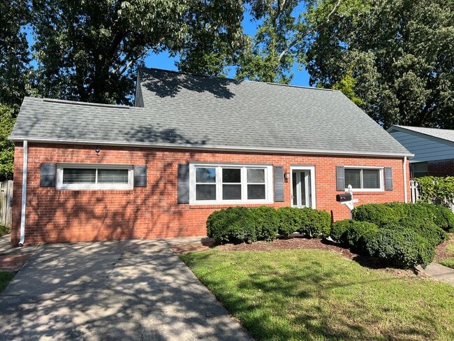 Building Photo - Large Brick Cape Cod just blocks from the beach