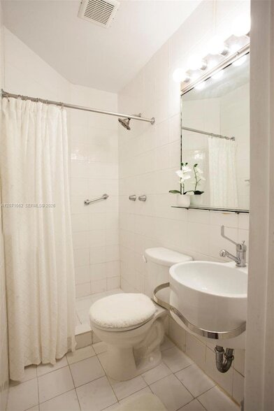 Photo - 4720 Pine Tree Dr Unit 1