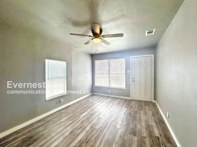 Photo - 1607 El Paso St