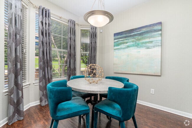 3BR, 3BA - 1345SF