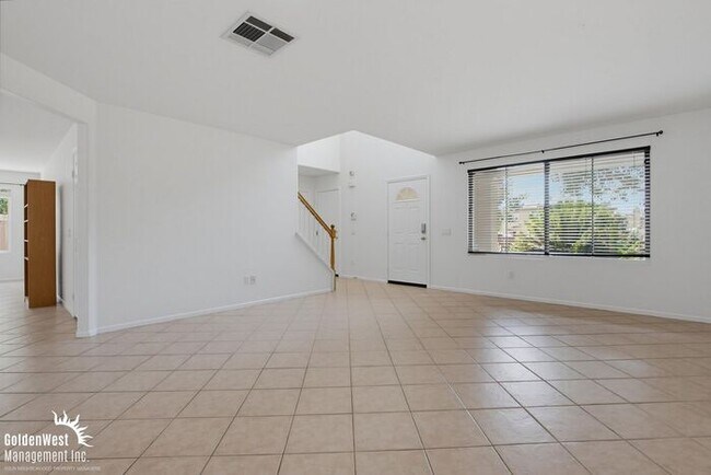 Photo - Bright & Spacious 4Bdm and 3Ba Home in Escondido!