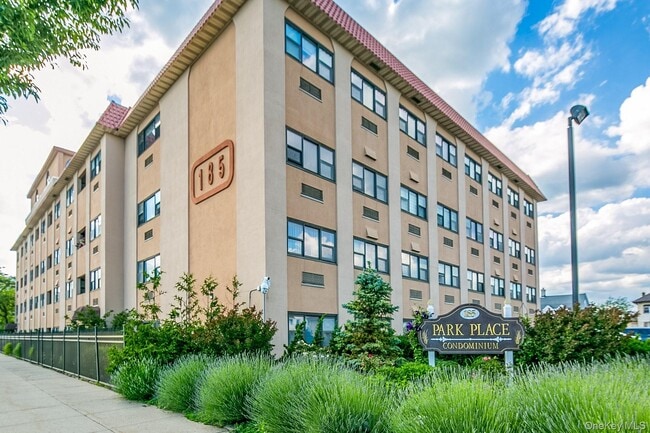 Building Photo - 185 W Park Ave Unit 101 Rental