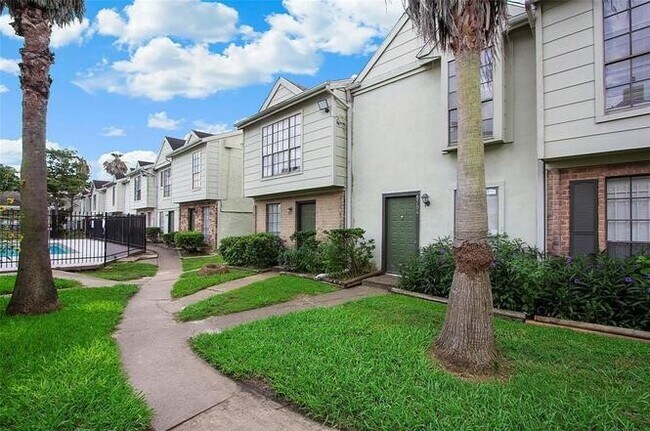 Photo - 8704 Victorian Village Dr Unit 8704