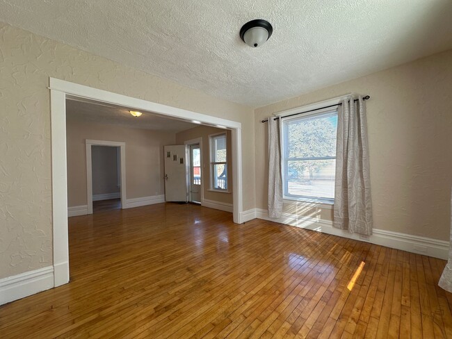 Photo - 2550 Crozier Ave