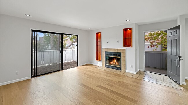 Waterfront Top-Floor West-Facing Apartment... - Waterfront Top-Floor West-Facing Apartment...