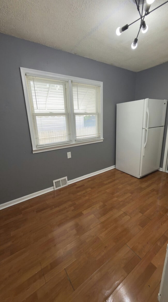 Photo - 14469 Hendricks Ave