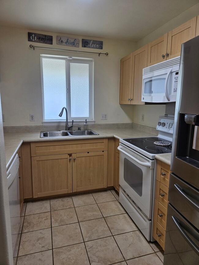 Photo - 647 Meakanu Ln