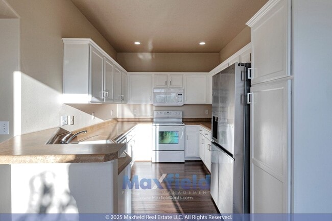 Photo - Townhouse 4BD 3.5BA NEW CARPET - east of I...
