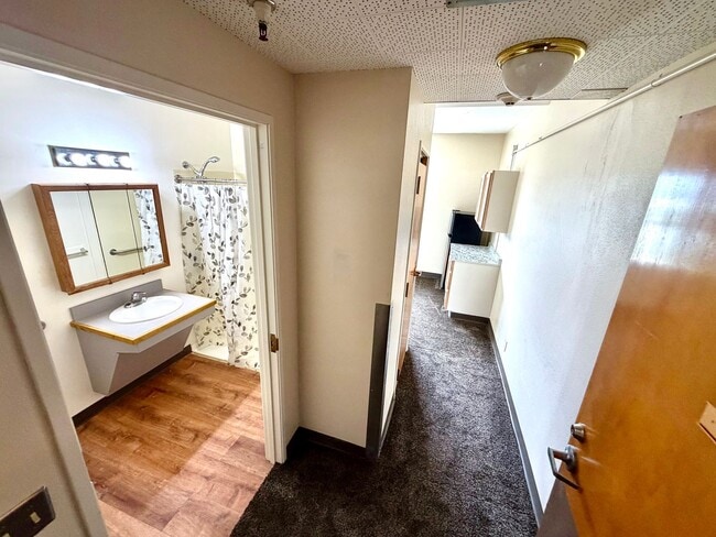 Building Photo - Eagle Crest Village Apartments #321: Studio/1bath – All Utilities & Wi-Fi Included! Unit 3959 Sheridan Ave Apt 321