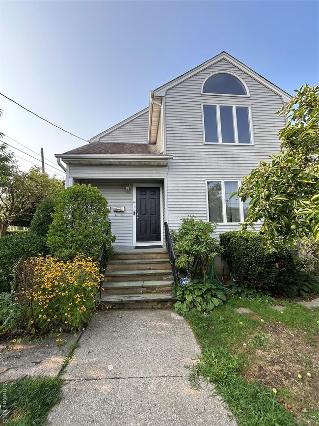 Building Photo - 14 2nd St Unit 2 Rental
