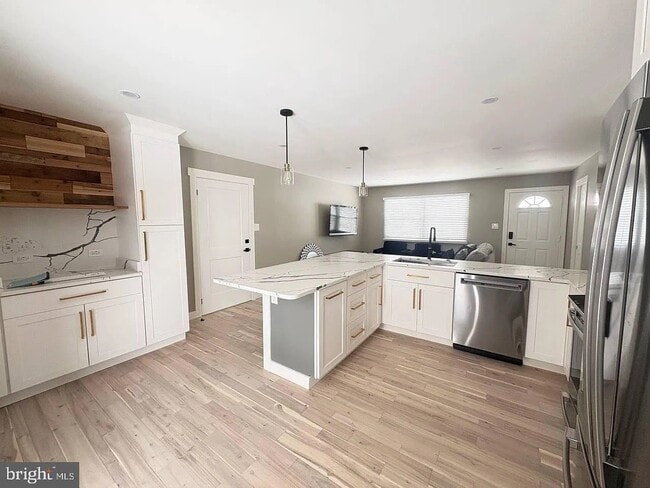 Photo - 13223 Hawthorn Ln