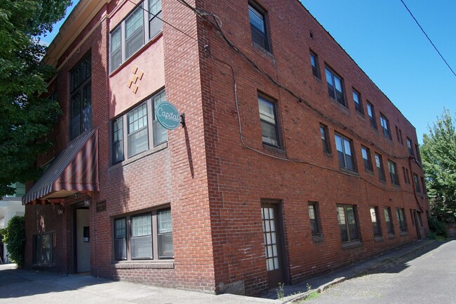 Building Photo - Charming 2nd Floor Studio w/ Hardwoods & B... Unit 204 Rental