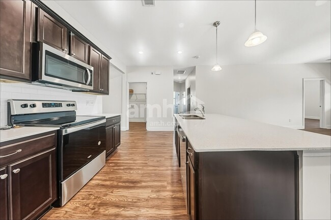 118 Thatchet Dr