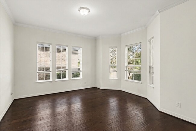 Building Photo - 10467 Lake Palmetto Dr