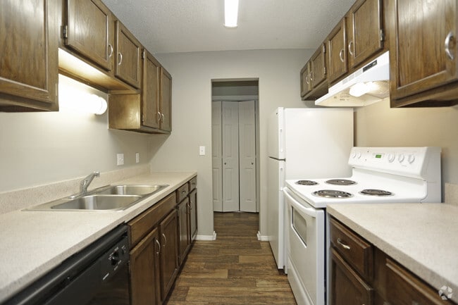 2BR, 2BA - 960 SF