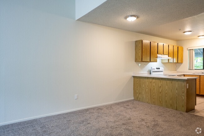 2 habitaciones, 1 baño - 910 pies cuadrados - Comedor - Creekside Village Apartments