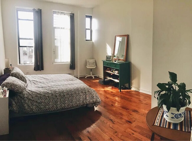 Photo - 311 Troutman St