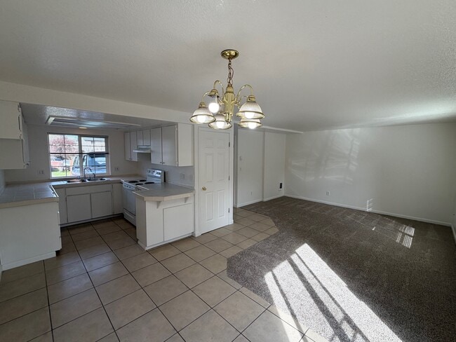 Photo - 4338 Ward Pl NE