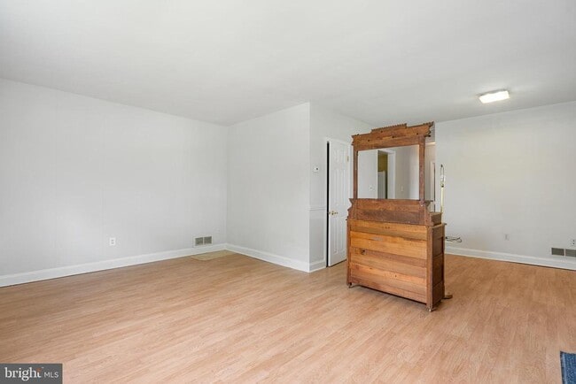 Photo - 2000 Longview Ct