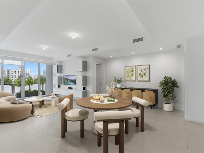 Photo - 529 SW 11th St Unidad 303