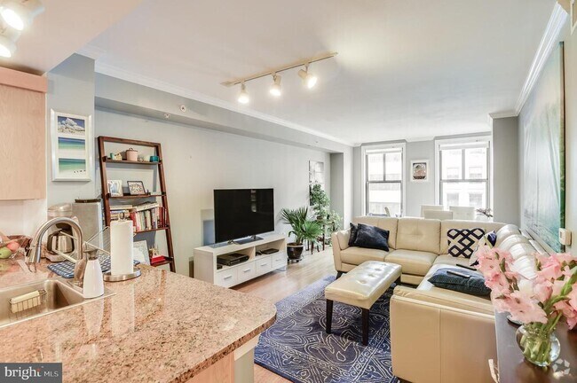 Building Photo - 631 D St NW Unit 927 Rental