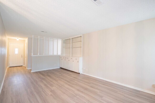 Photo - 4 Bed / 2 Bath in Broken Arrow!