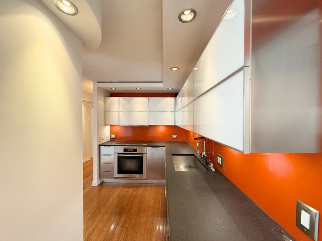 Photo - 211 E Ohio St