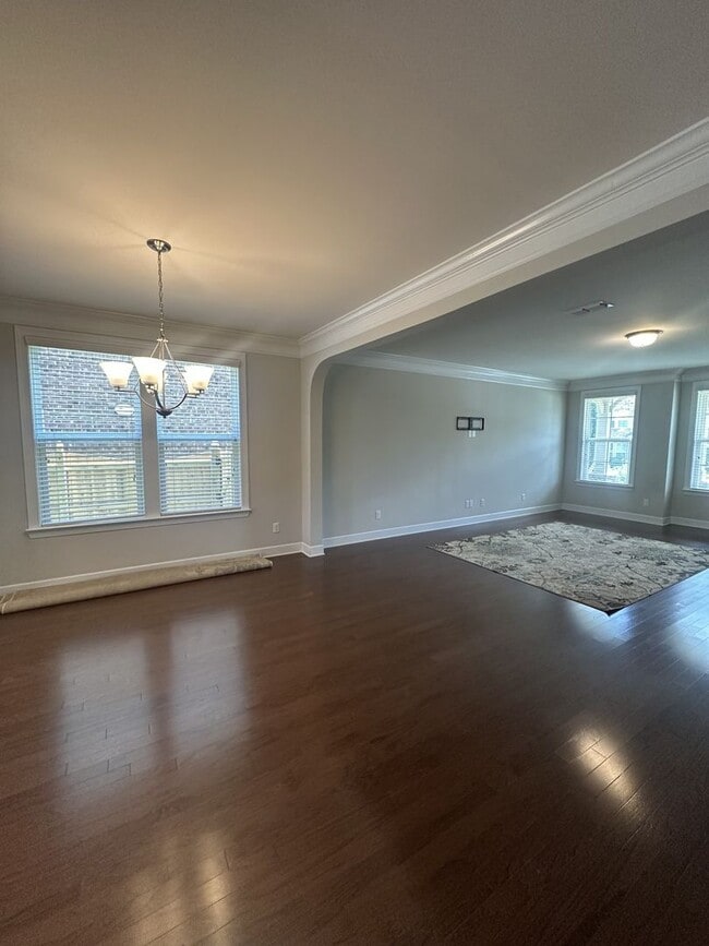 Photo - Spaciou 5 Bedroom Home