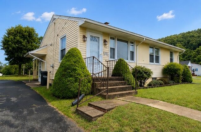 Photo - 321 Sharon Ln
