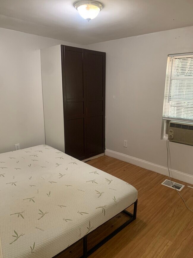 Photo - 256 Hurley St