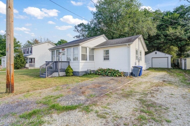 Photo - 446 E Arverne Ave