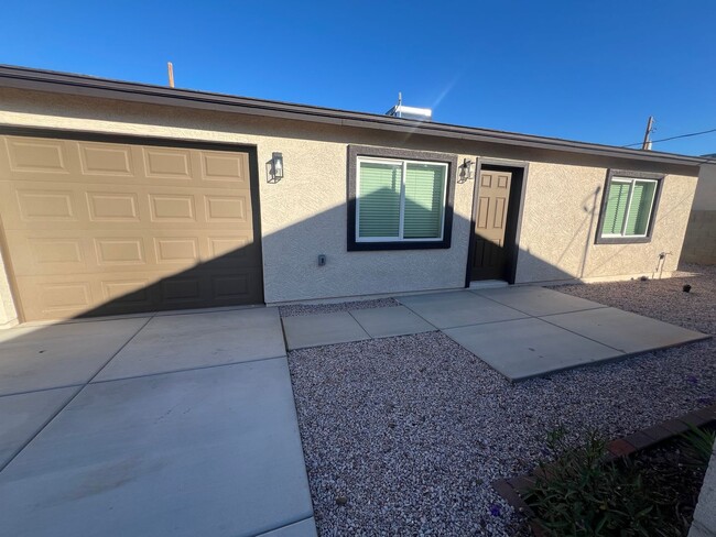 Building Photo - 4011 S 24th St Unit B