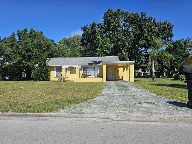 Building Photo - 1917 SE Burgundy Ln