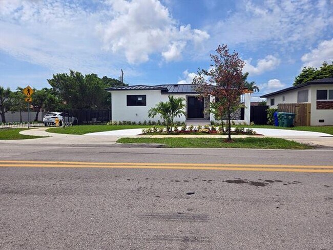 Photo - 5152 SW 6th St