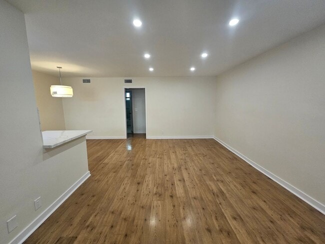 Photo - 561 E Orange Grove Ave Unidad D