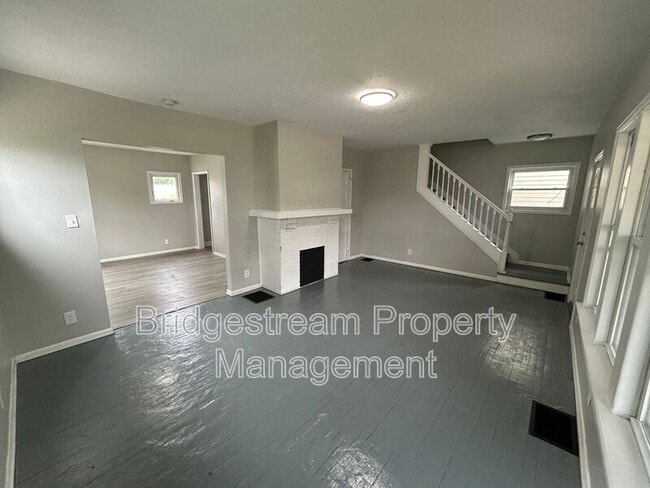 Photo - 279 S Findlay St