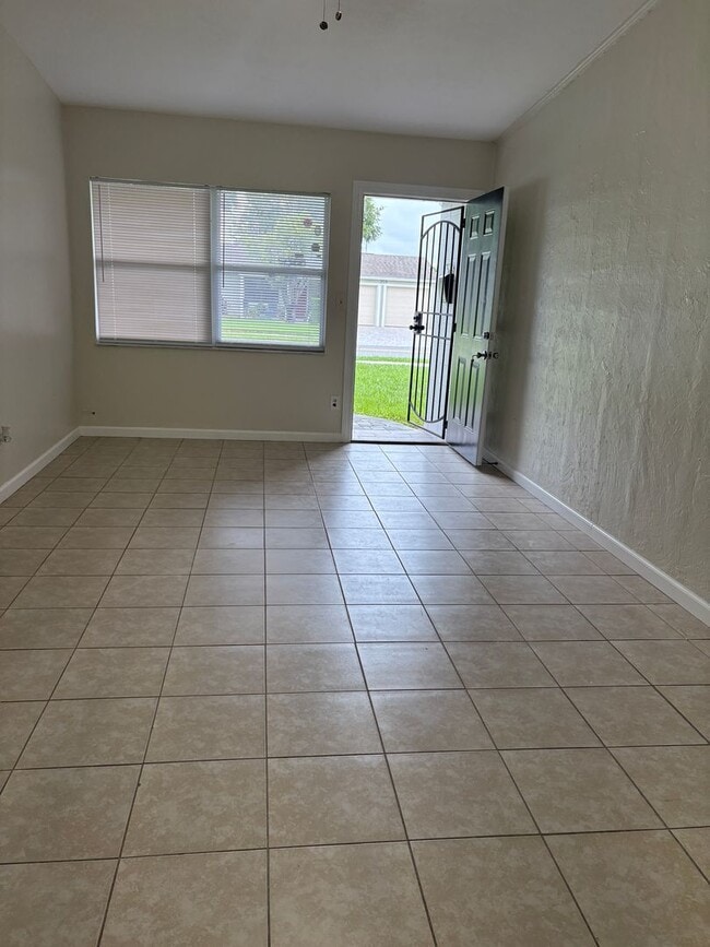 Photo - Newly Renovated 3 bedroom house in the hea...