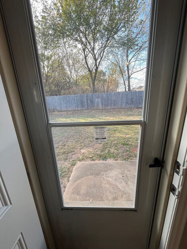 Photo - Beautiful 3 bed, 2 bath home in Noble!--12...