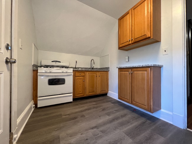 Photo - 739 Whitney Ave