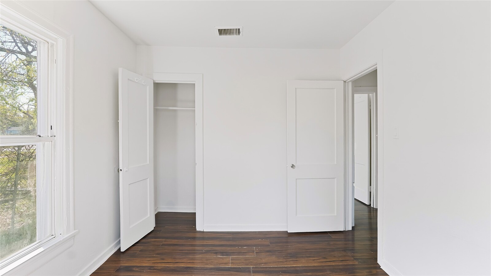 Photo - 410 Clinton Park St