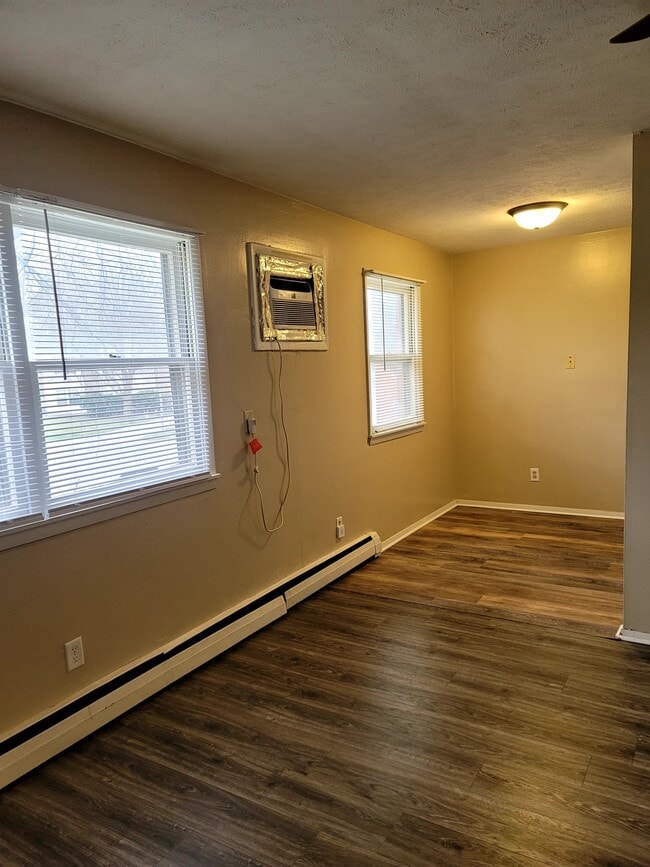 Building Photo - 105 College Park Ct