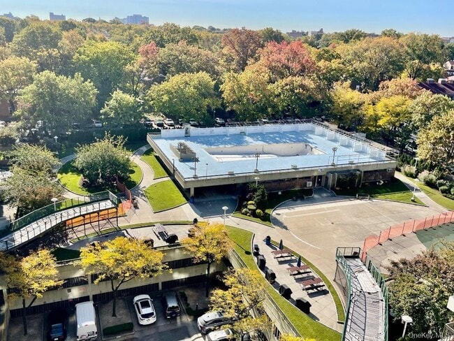 Building Photo - 150-38 Union Tpke Unit 10H Rental