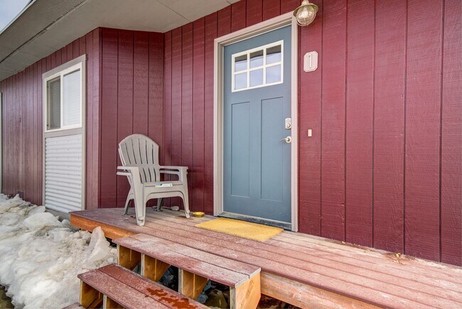 909 E 46th Ct Unit 1