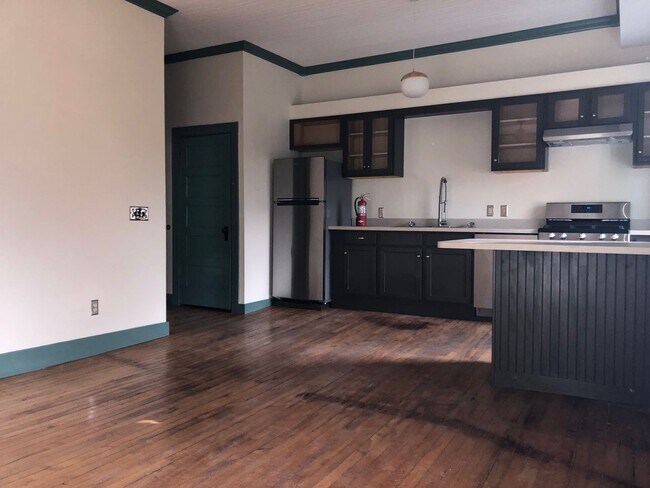 Photo - White Sulphur, LLC 171 Unidad Apt. B