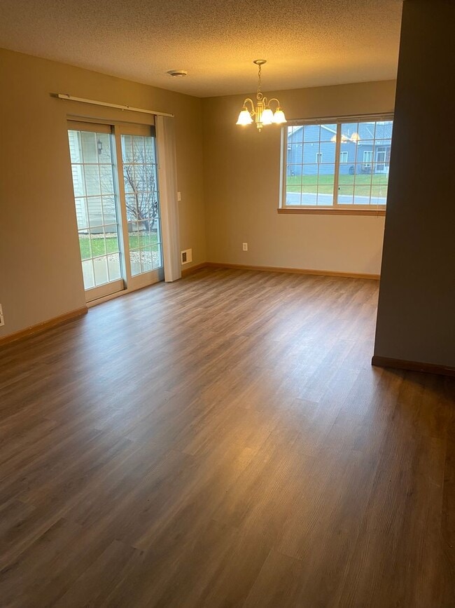 Photo - 3 Bedroom Townhome on Peach Dr. in Sauk Ra...