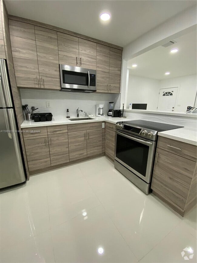 Building Photo - 301 NW 34th St Unit 3404 Rental