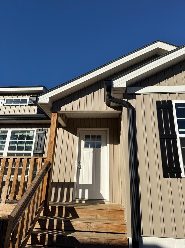 Building Photo - 1692 Walton St