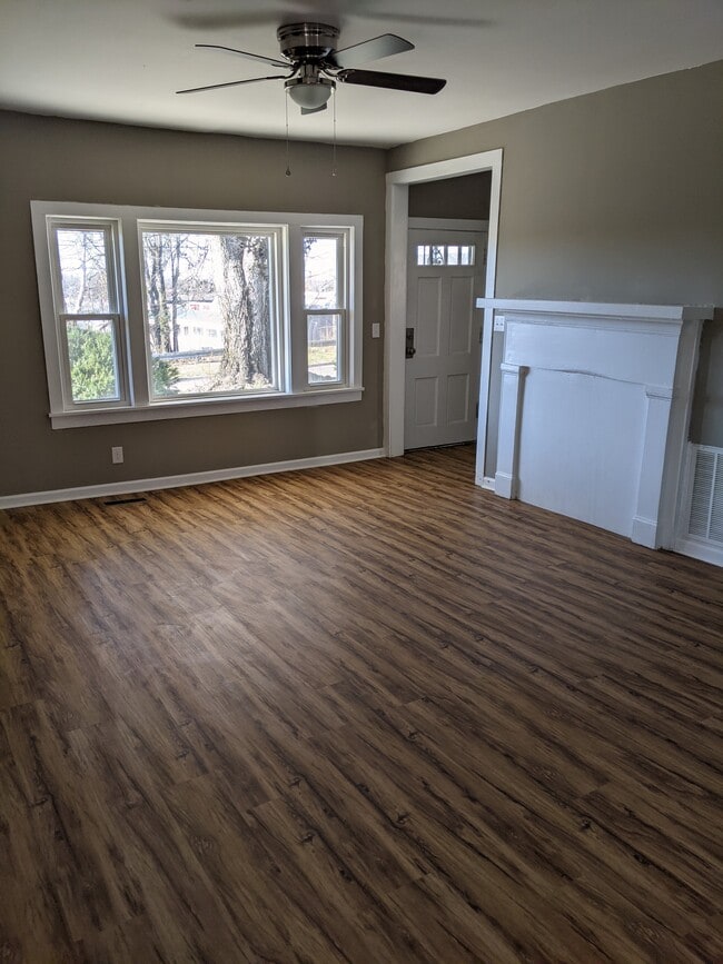 Living Room - 427 S Academy St